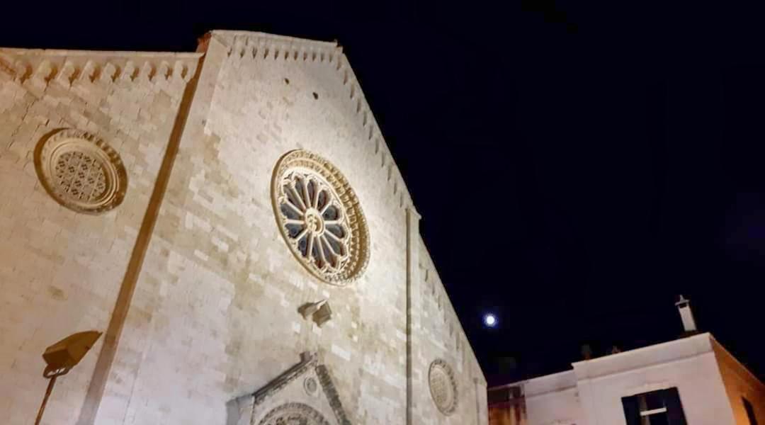 Mansarda Romantica "Il Nido Delle Rondini" Conversano Luaran gambar