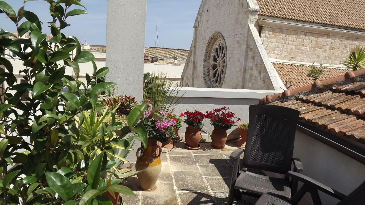 Mansarda Romantica "Il Nido Delle Rondini" Conversano Luaran gambar